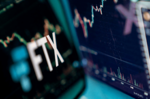 El Colapso de FTX: Ascenso y Caída en Tres Actos
